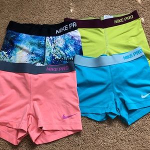 4 PAIRS OF NIKE PRO SPANDEX